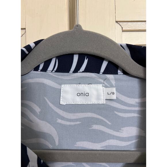 Onia size large mens short sleeve button down shirt navy blue and white - Picture 3 of 4